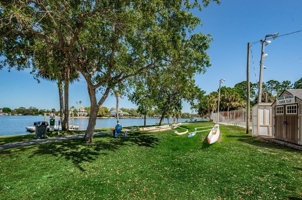 143 Melody Ln, Tarpon Springs FL  34689-5027 exterior