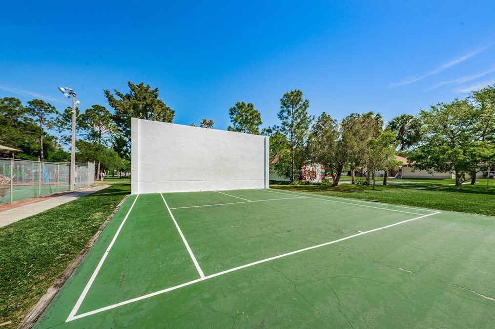 143 Melody Ln, Tarpon Springs FL  34689-5027 exterior