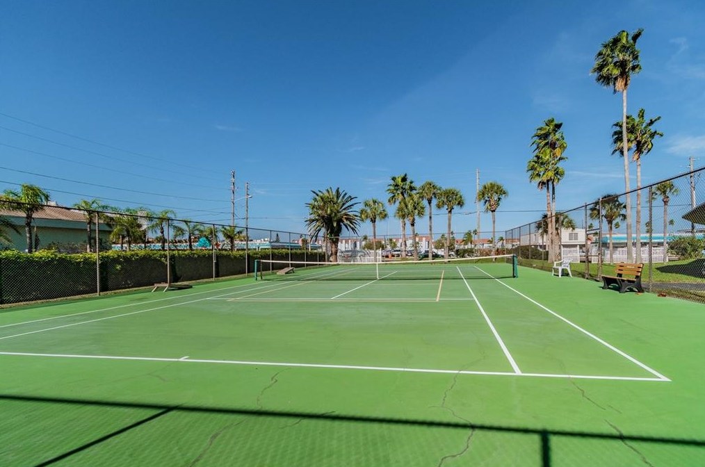 401 150th Ave, Saint Petersburg FL  33708-2053 exterior