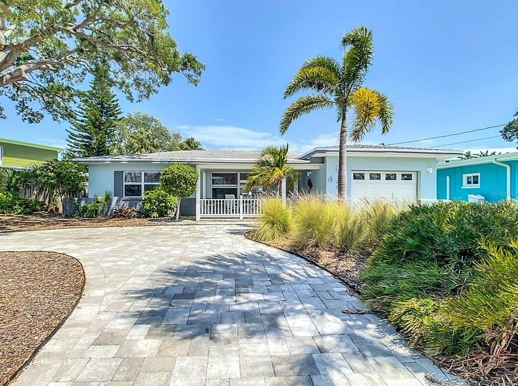 424 18th Ave, Belleair Beach, FL 33785