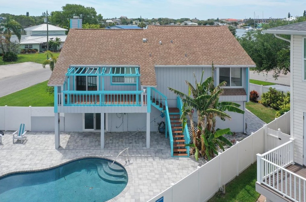 420 Harbor Dr S, Belleair Beach, FL 33785