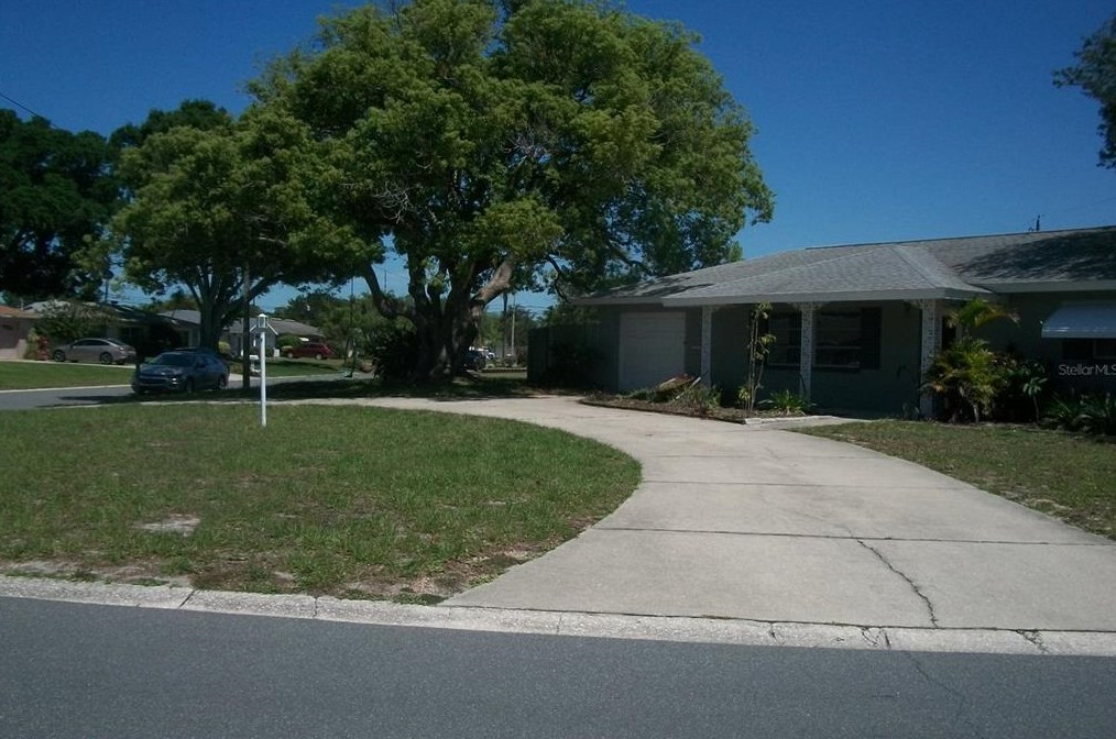 8805 110th Ln, Largo, FL 33772