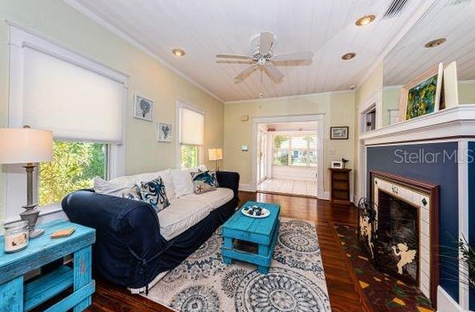 5317 18th Ave, Saint Petersburg FL  33710-5107 exterior