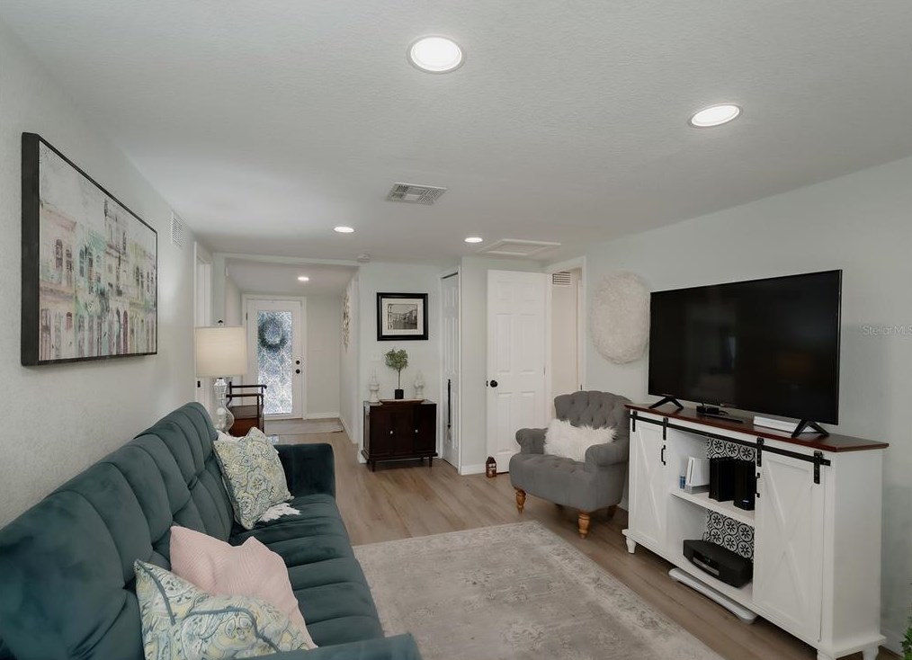 1634 29th Ave, Saint Petersburg, FL 33713-4107