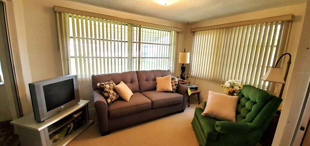 1834 Dartmouth Dr, Tarpon Springs FL  34691-4609 exterior