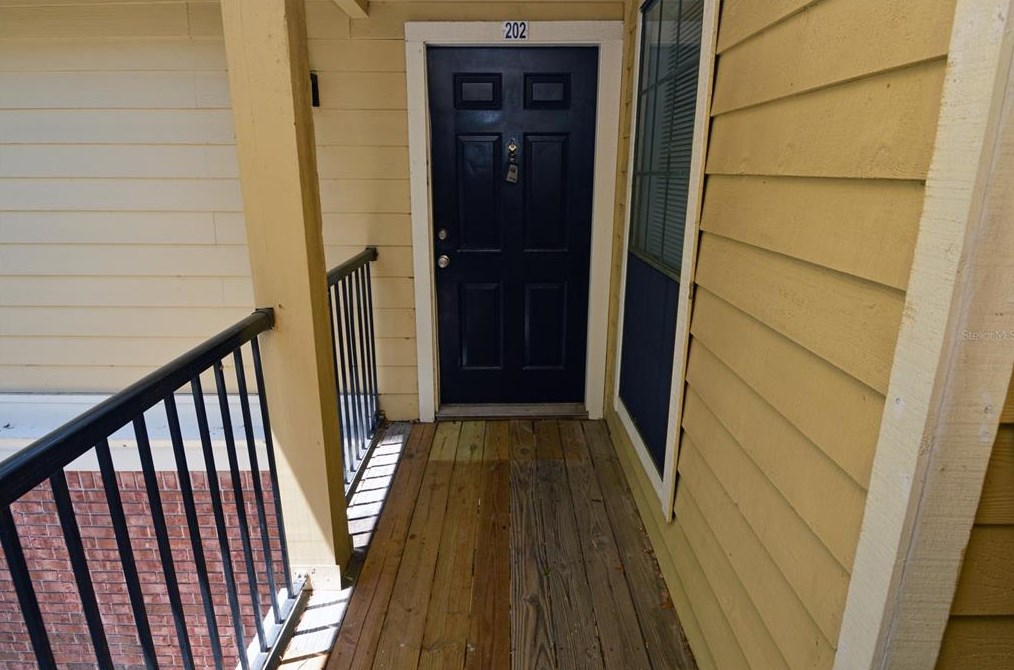 8605 Mallard Reserve Dr, Tampa, FL 33614-2339