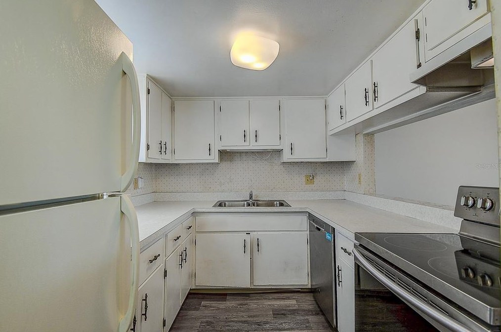 7701 Starkey Rd #640, Largo, FL 33777