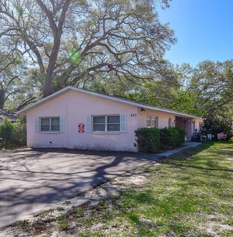 425 6th Ave Ne, Largo, FL 33770