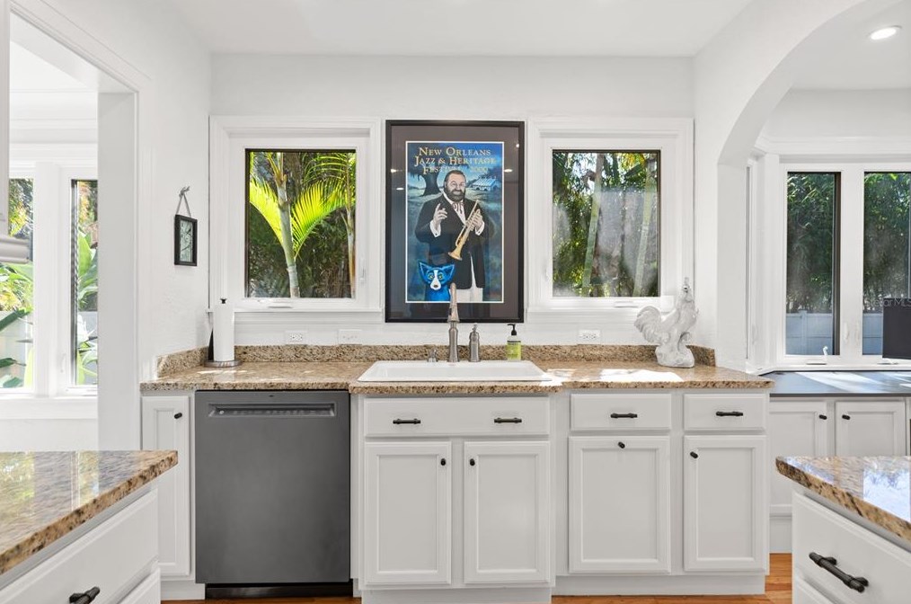 436 13th Ave, Saint Petersburg FL  33701-1126 exterior