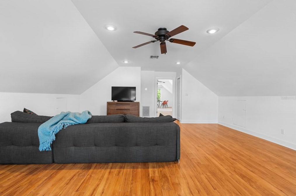 436 13th Ave, Saint Petersburg FL  33701-1126 exterior