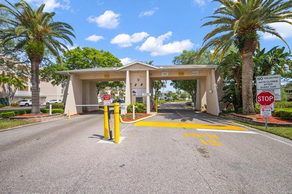 10034 64th Ave, Saint Petersburg FL  33708-4561 exterior