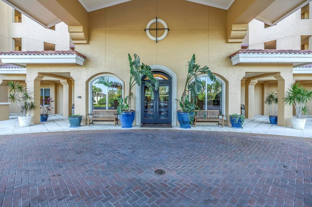 5823 Bowen Daniel Dr, Tampa FL 33616-1481 exterior