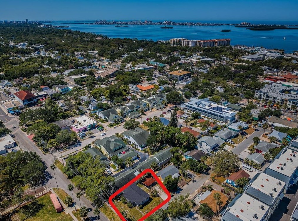 920 Highland Ave, Dunedin, FL 34698-4956