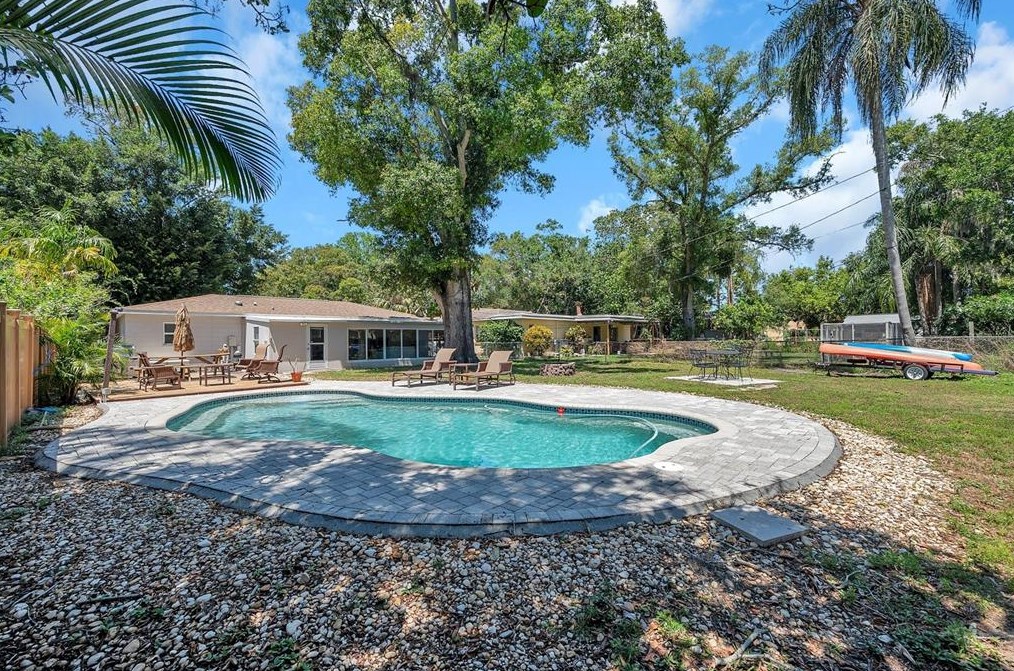 1123 26th St, Saint Petersburg, FL 33713-5816