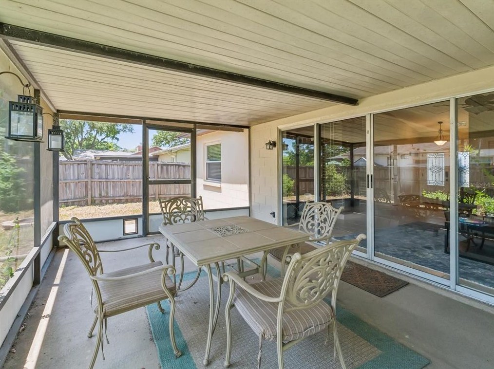 17637 Meadowbridge Dr, Lutz FL  33549-5574 exterior