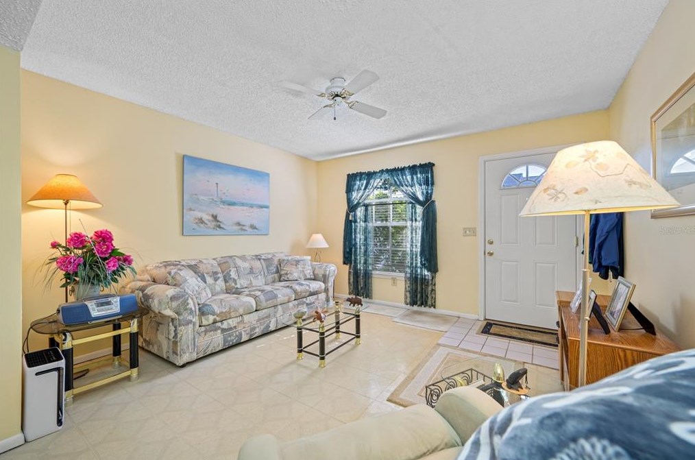 6781 121st Ave, Largo, FL 33773-3528