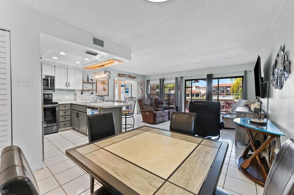 2571 Cyprus Dr #101, Palm Harbor, FL 34684