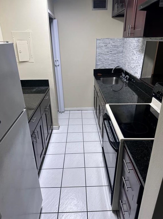 365 114th Ave N #2, Saint Petersburg, FL 33716