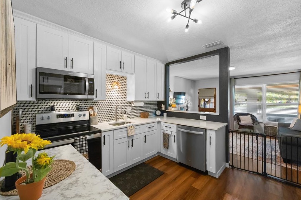 7025 35th Ter, Saint Petersburg FL  33710-1445 exterior