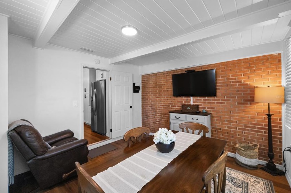 7025 35th Ter, Saint Petersburg FL  33710-1445 exterior