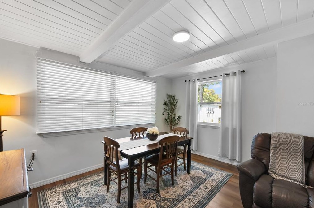 7025 35th Ter, Saint Petersburg FL  33710-1445 exterior