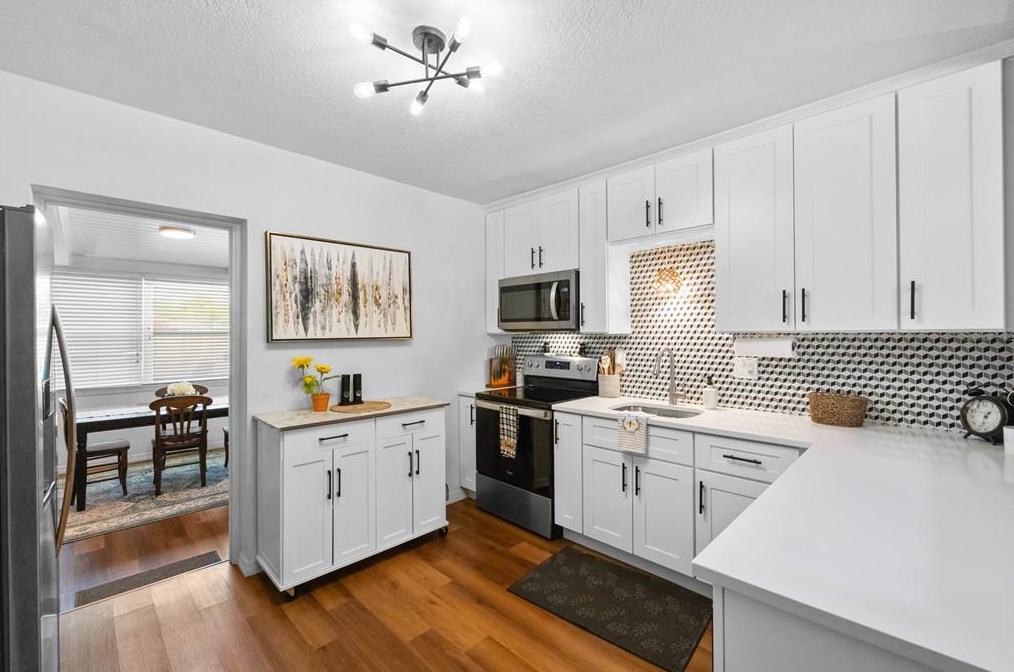 7025 35th Ter, Saint Petersburg FL  33710-1445 exterior