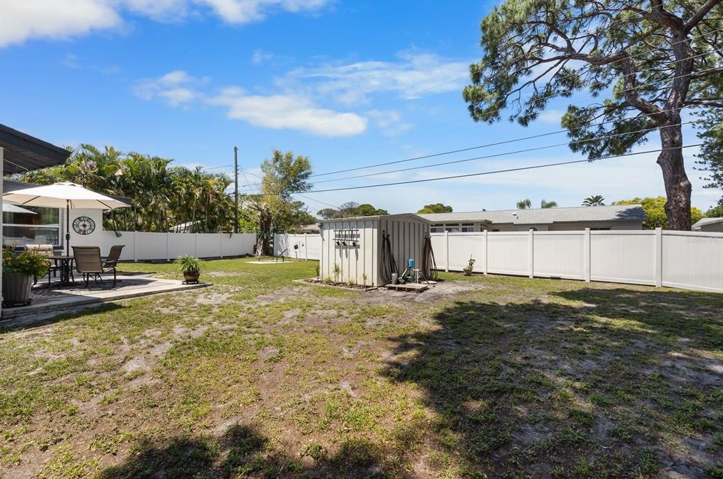 7025 35th Ter, Saint Petersburg FL  33710-1445 exterior