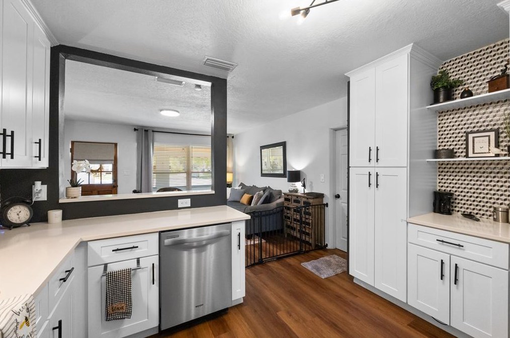 7025 35th Ter, Saint Petersburg FL  33710-1445 exterior