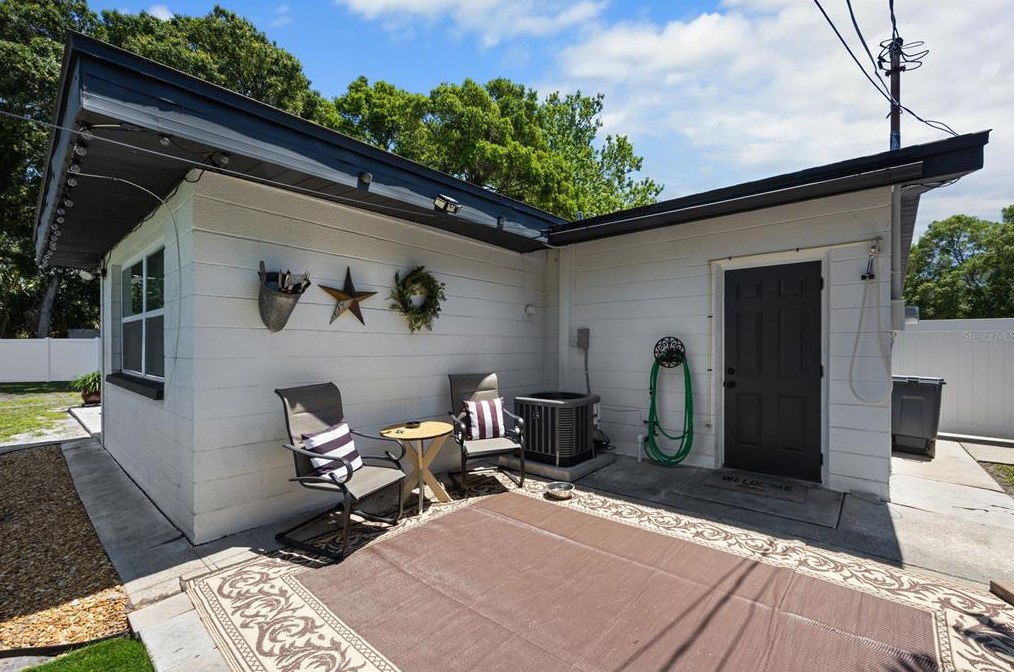 7025 35th Ter, Saint Petersburg FL  33710-1445 exterior