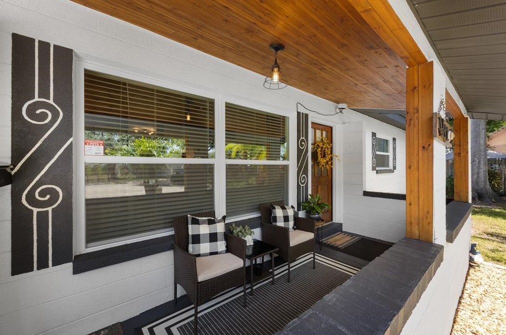 7025 35th Ter, Saint Petersburg FL  33710-1445 exterior