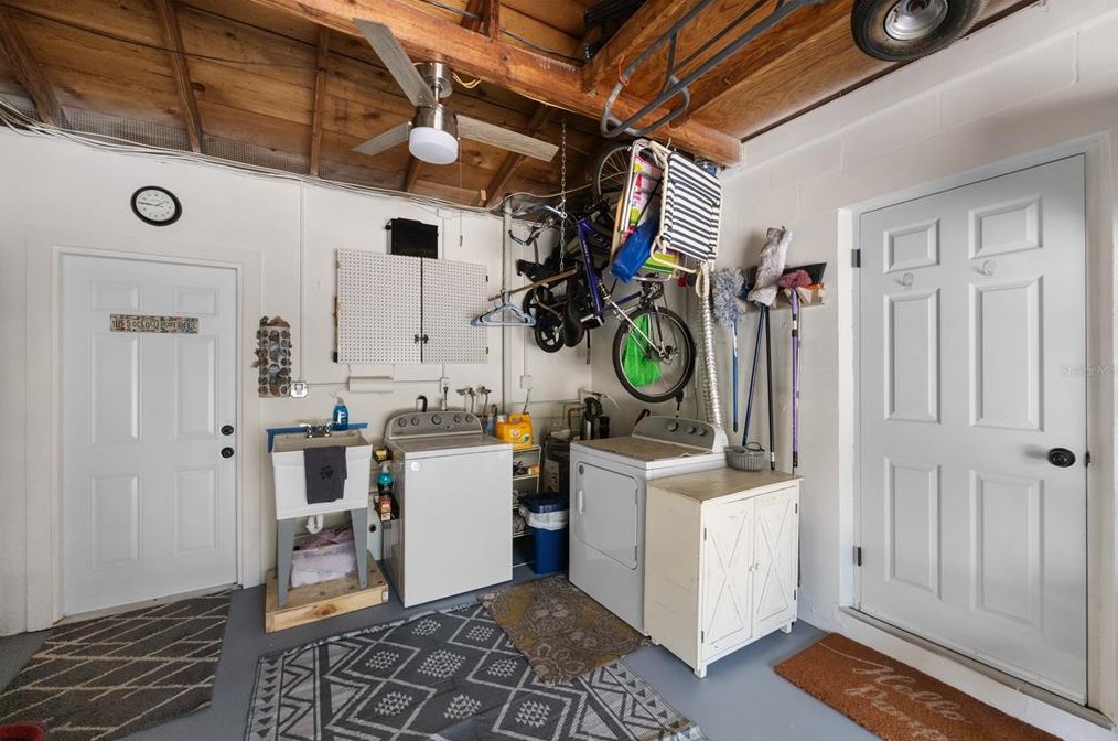 7025 35th Ter, Saint Petersburg FL  33710-1445 exterior