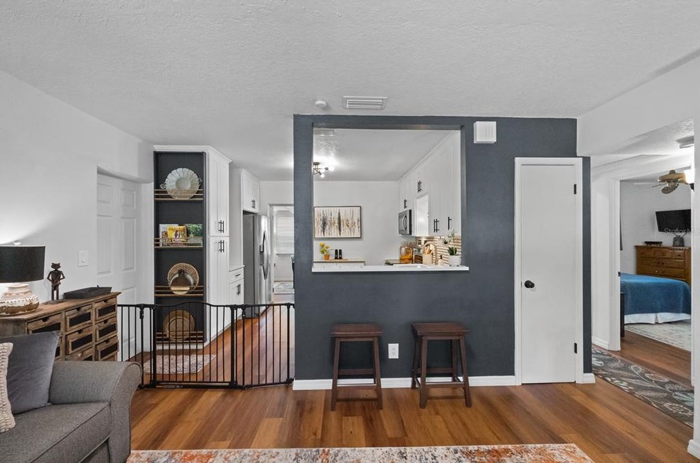 7025 35th Ter, Saint Petersburg FL  33710-1445 exterior