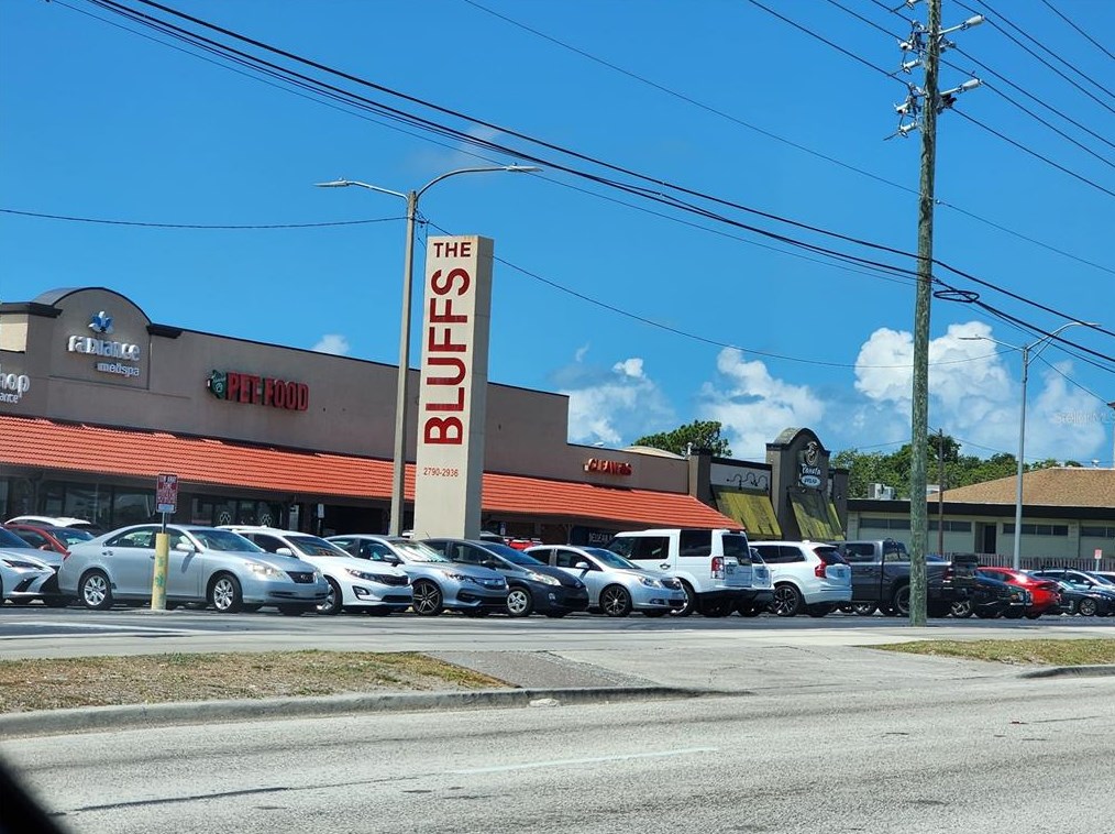215 Valencia Blvd #104, Largo, FL 33770
