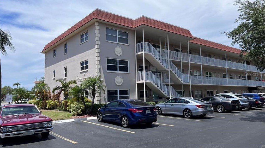 6645 1st Ave, Saint Petersburg, FL 33707-1305