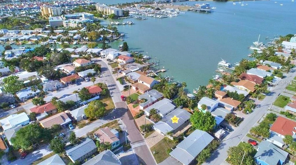 14503 Bayshore Dr, Saint Petersburg, FL 33708-2135