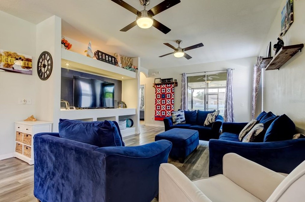 8426 Deer Chase Dr, Riverview FL  33578-8608 exterior