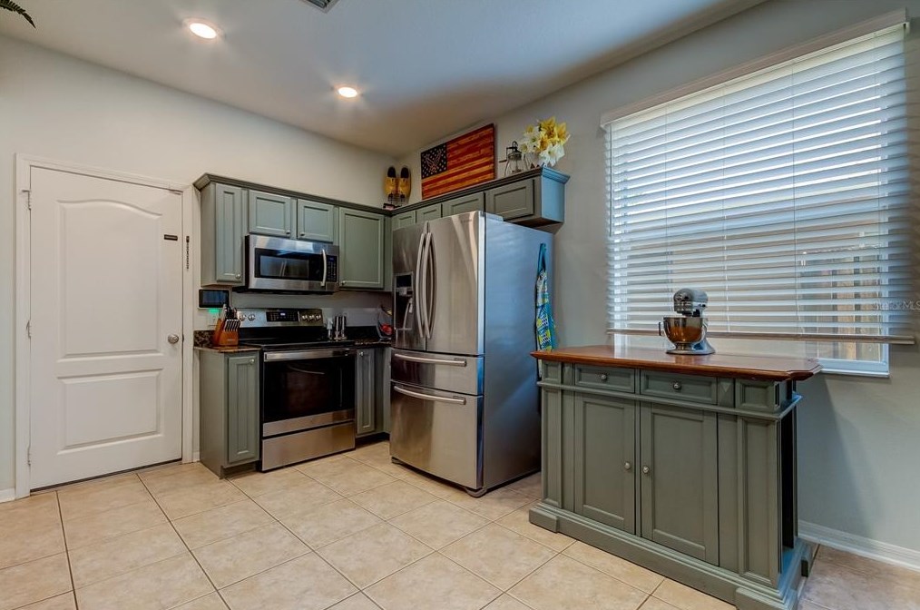 8426 Deer Chase Dr, Riverview FL  33578-8608 exterior