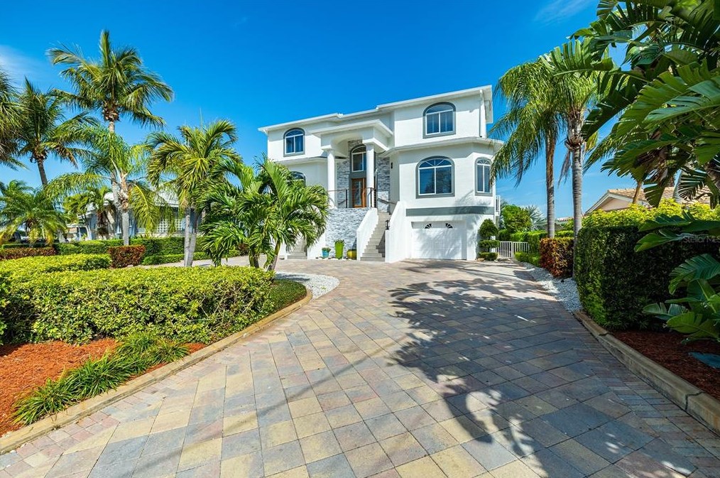 474 Harbor Dr S, Belleair Beach, FL 33785