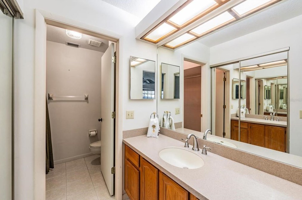 2582 Bentley Dr, Palm Harbor FL  34684-1804 exterior