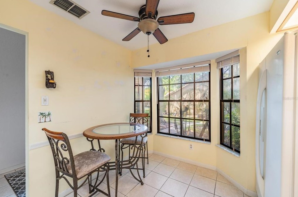 2582 Bentley Dr, Palm Harbor FL  34684-1804 exterior