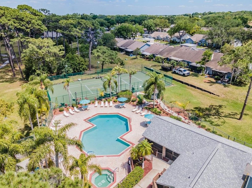 2582 Bentley Dr, Palm Harbor FL  34684-1804 exterior