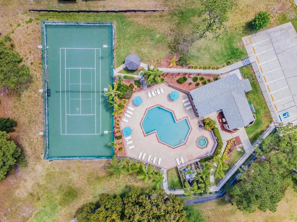 2582 Bentley Dr, Palm Harbor FL  34684-1804 exterior