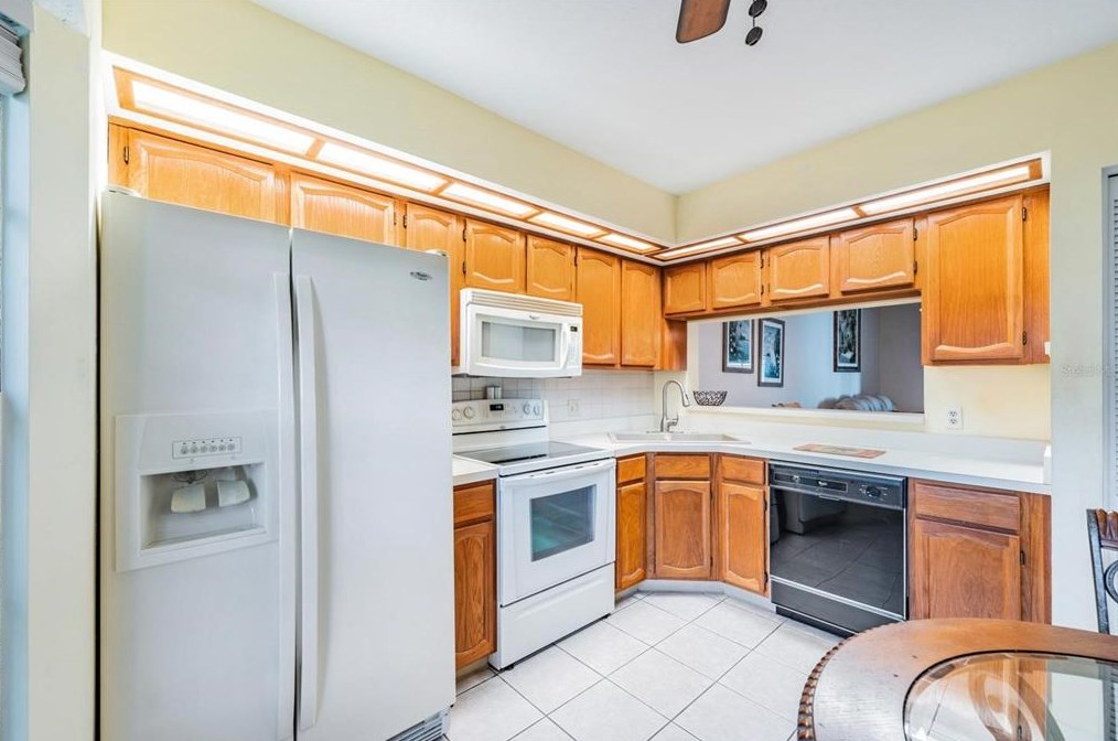 2582 Bentley Dr, Palm Harbor FL  34684-1804 exterior