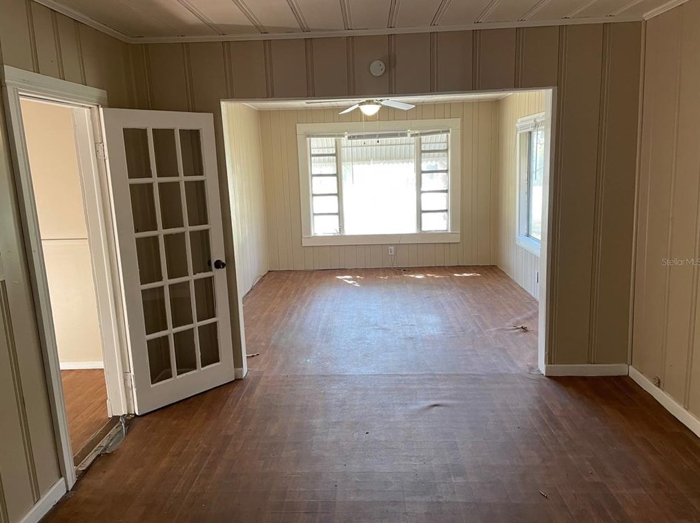 845 50th Ave, Saint Petersburg, FL 33705-4939