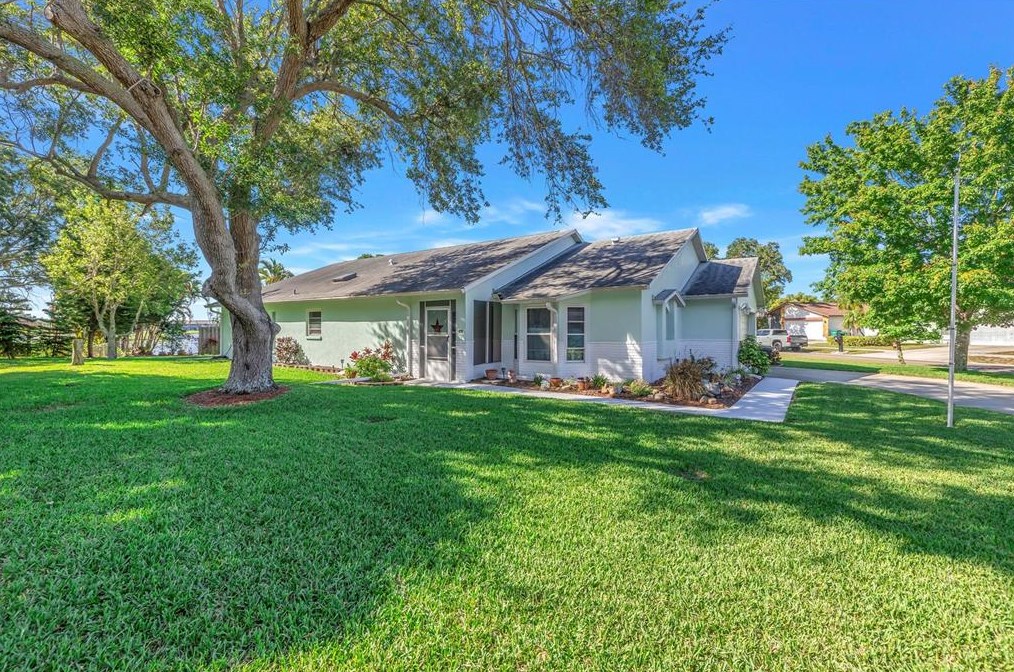 8280 Somerset Dr, Largo, FL 33773-2946