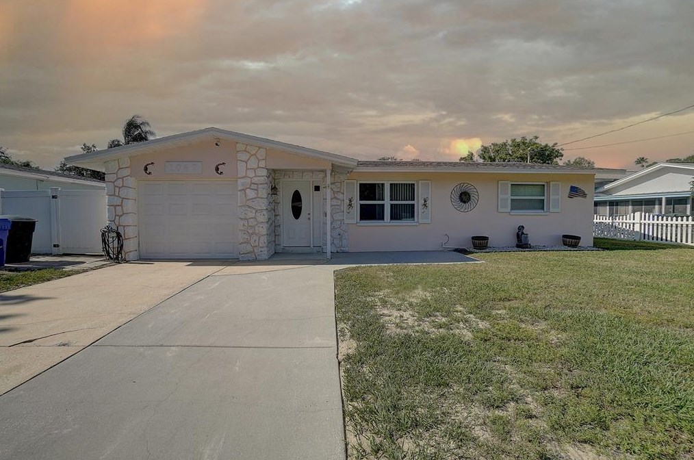1047 Jackmar Rd, Dunedin, FL 34698-3502