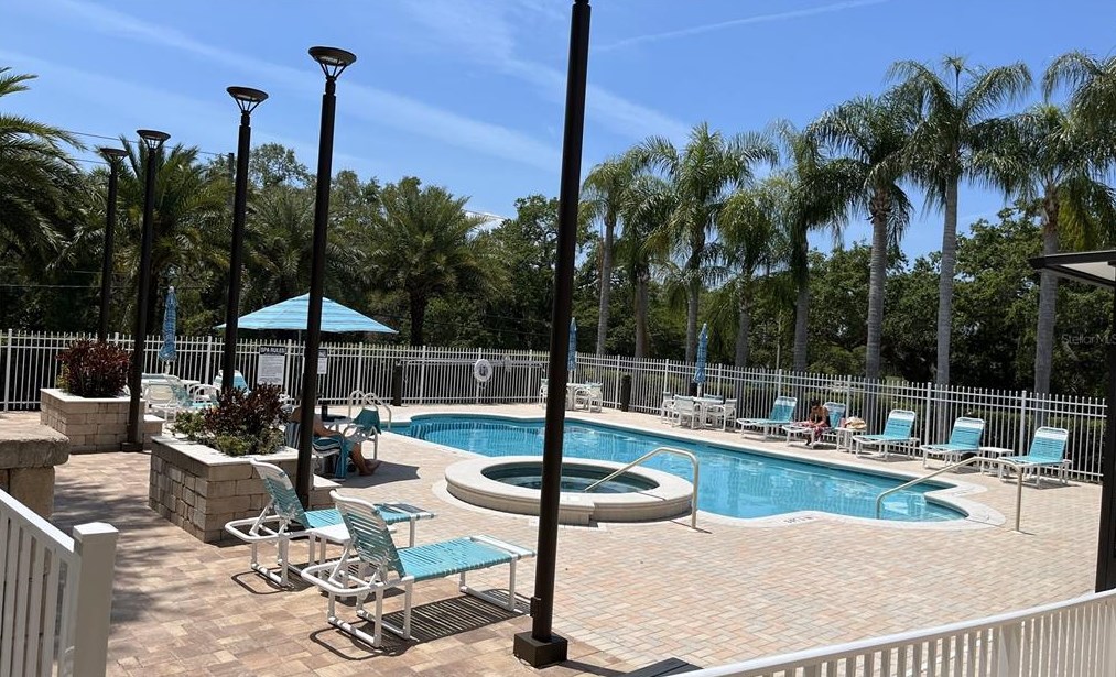 830 Peggy Ray Dr, Dunedin, FL 34698