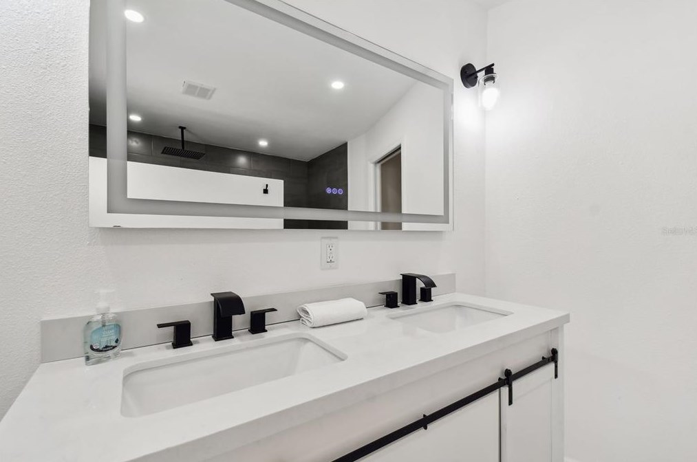 5180 48th Ter, Saint Petersburg FL  33709-3852 exterior