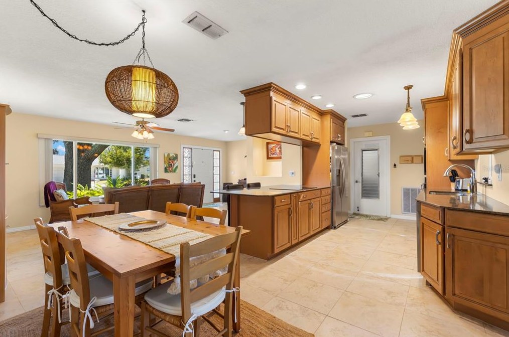 908 Anchorage Ln, Palm Harbor FL  34685-1603 exterior