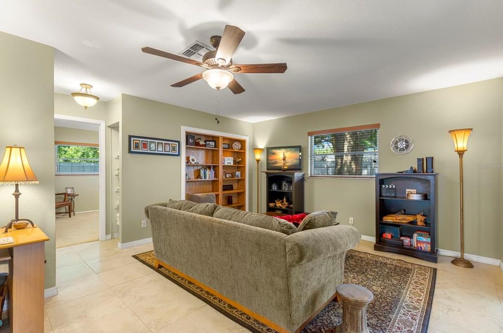 908 Anchorage Ln, Palm Harbor FL  34685-1603 exterior